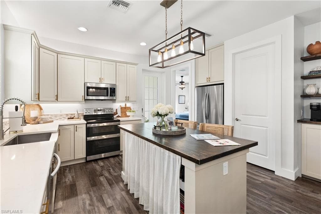 3060 Woodside AVE-13