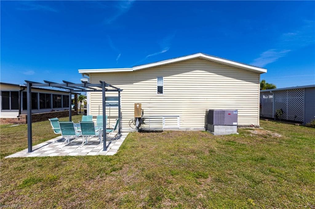 3152 Indian Village LN, NORTH FORT MYERS FL 33917-24