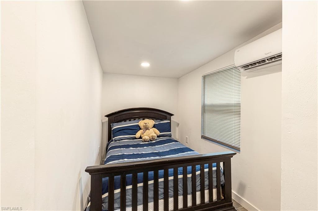 3132 Francis AVE, NAPLES FL 34112-19