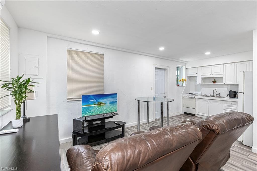 3132 Francis AVE, NAPLES FL 34112-13