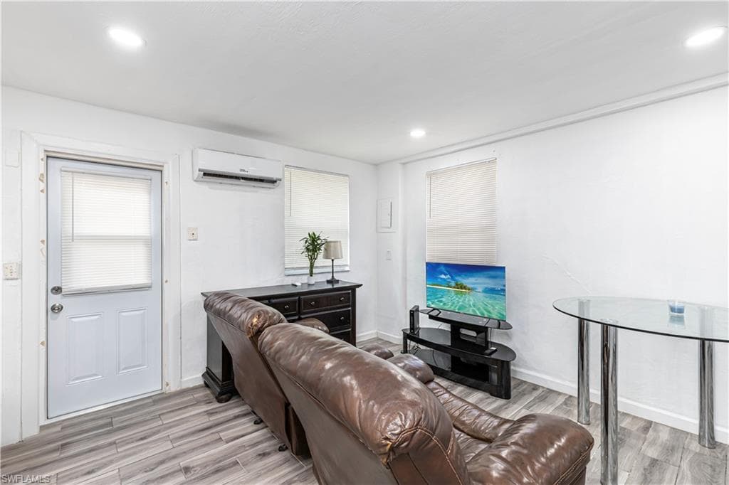 3132 Francis AVE, NAPLES FL 34112-14