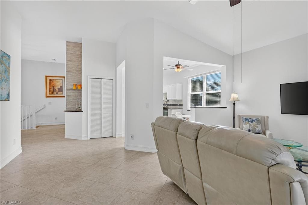 7092 Timberland CIR # 201, NAPLES FL 34109-32