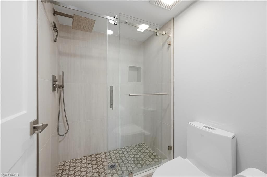 1330 Derbyshire CT # E101, NAPLES FL 34116-22