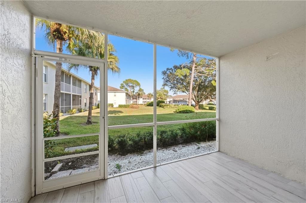 1330 Derbyshire CT # E101, NAPLES FL 34116-31