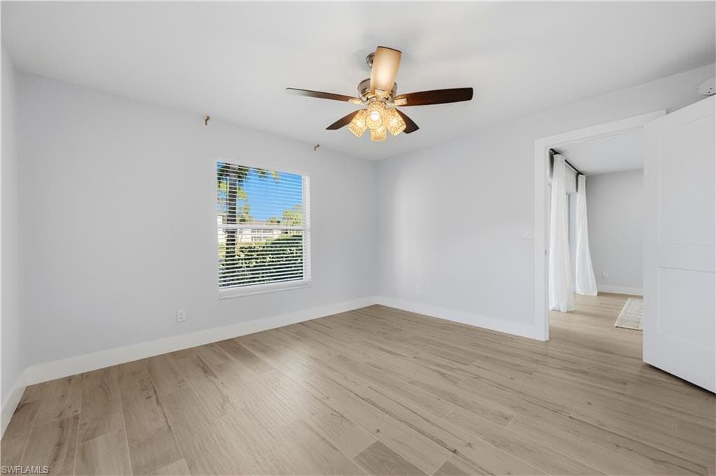 1330 Derbyshire CT # E101, NAPLES FL 34116-19