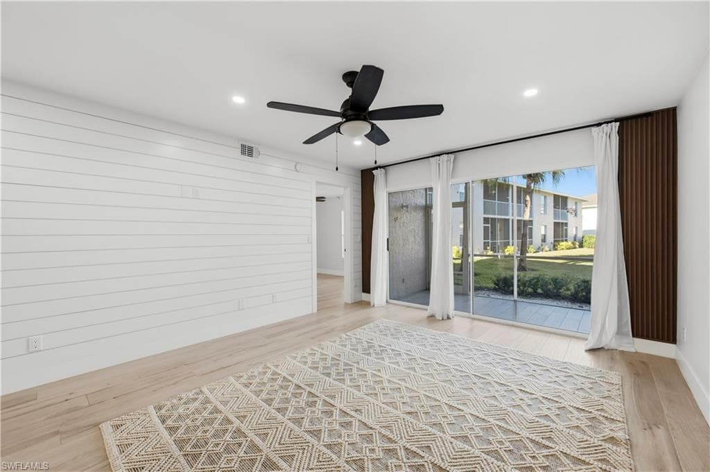 1330 Derbyshire CT # E101, NAPLES FL 34116-13