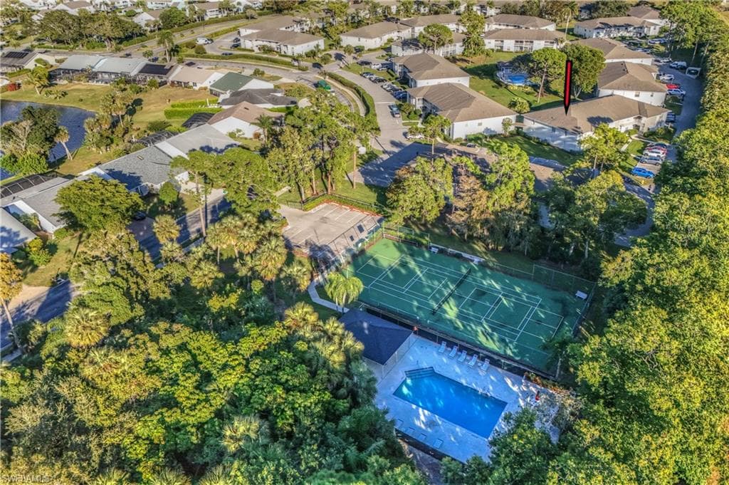 1330 Derbyshire CT # E101, NAPLES FL 34116-40