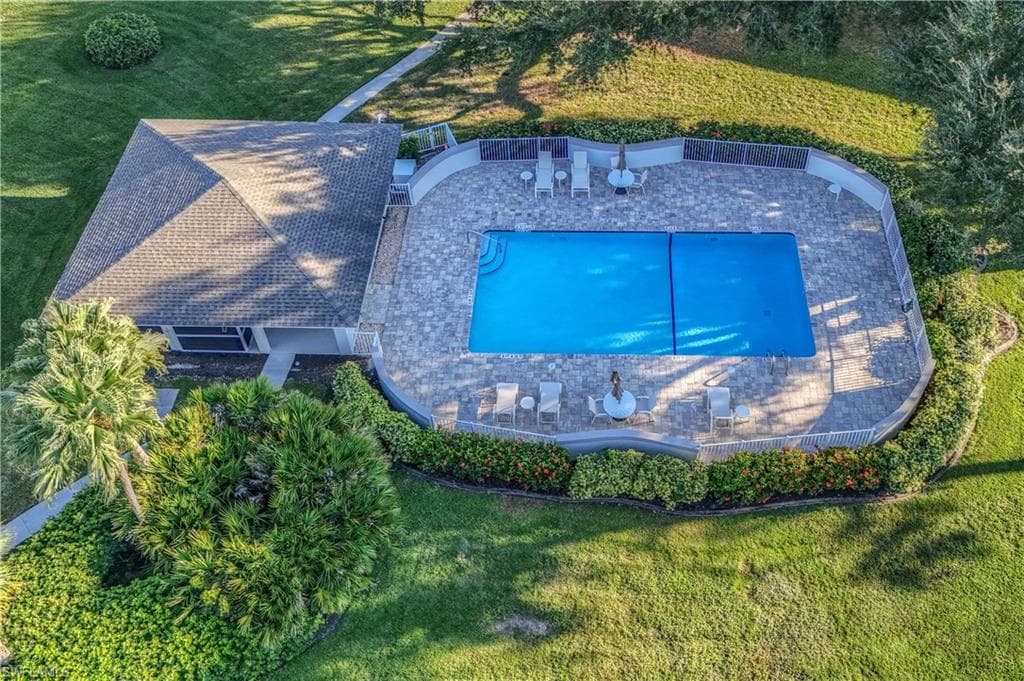 1330 Derbyshire CT # E101, NAPLES FL 34116-39