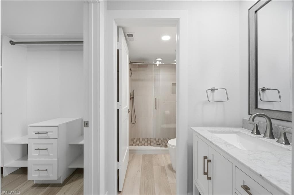 1330 Derbyshire CT # E101, NAPLES FL 34116-20