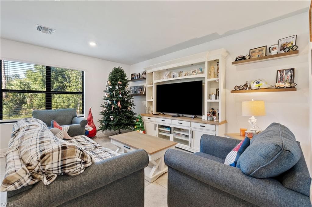 10804 Firebush CIR, NORTH FORT MYERS FL 33917-1