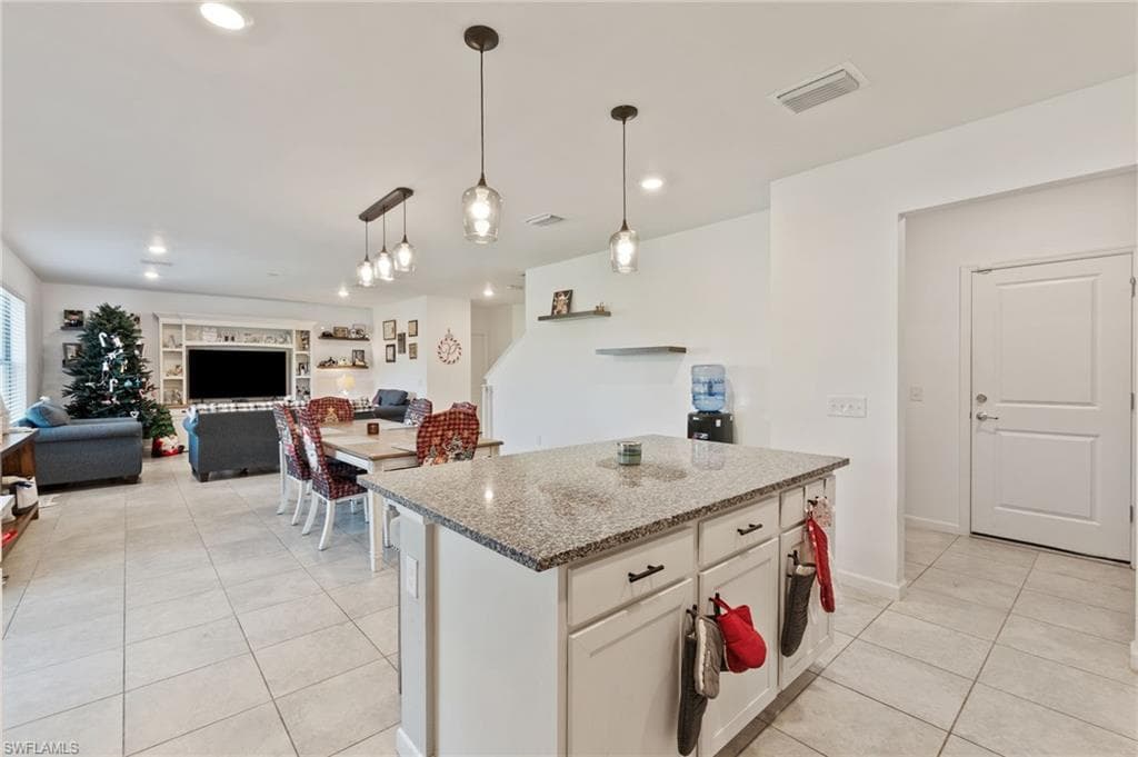 10804 Firebush CIR, NORTH FORT MYERS FL 33917-4