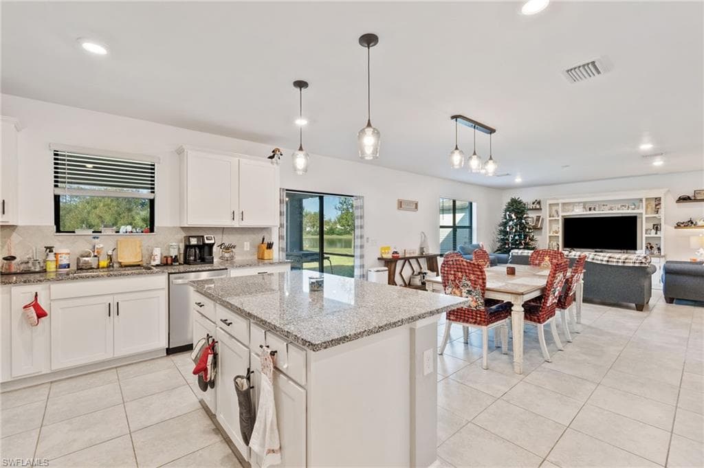 10804 Firebush CIR, NORTH FORT MYERS FL 33917-3