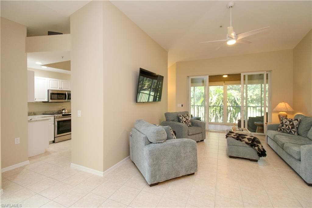 3435 Laurel Greens LN S # 201, NAPLES FL 34119-31