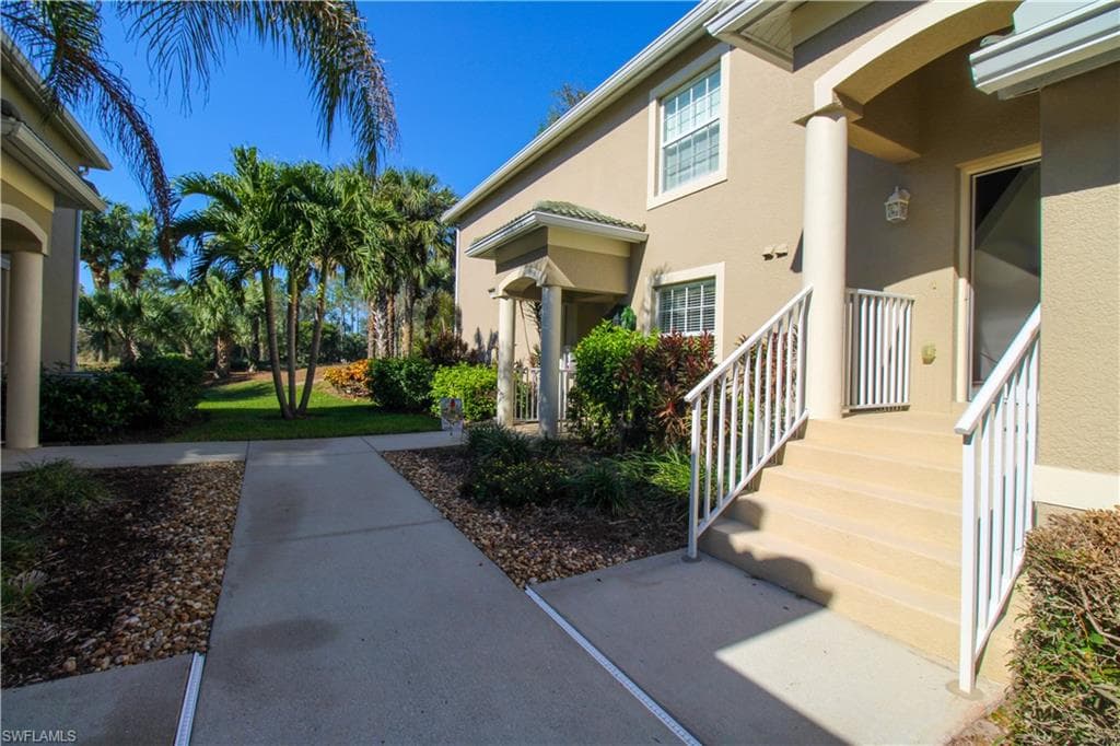 3435 Laurel Greens LN S # 201, NAPLES FL 34119-4