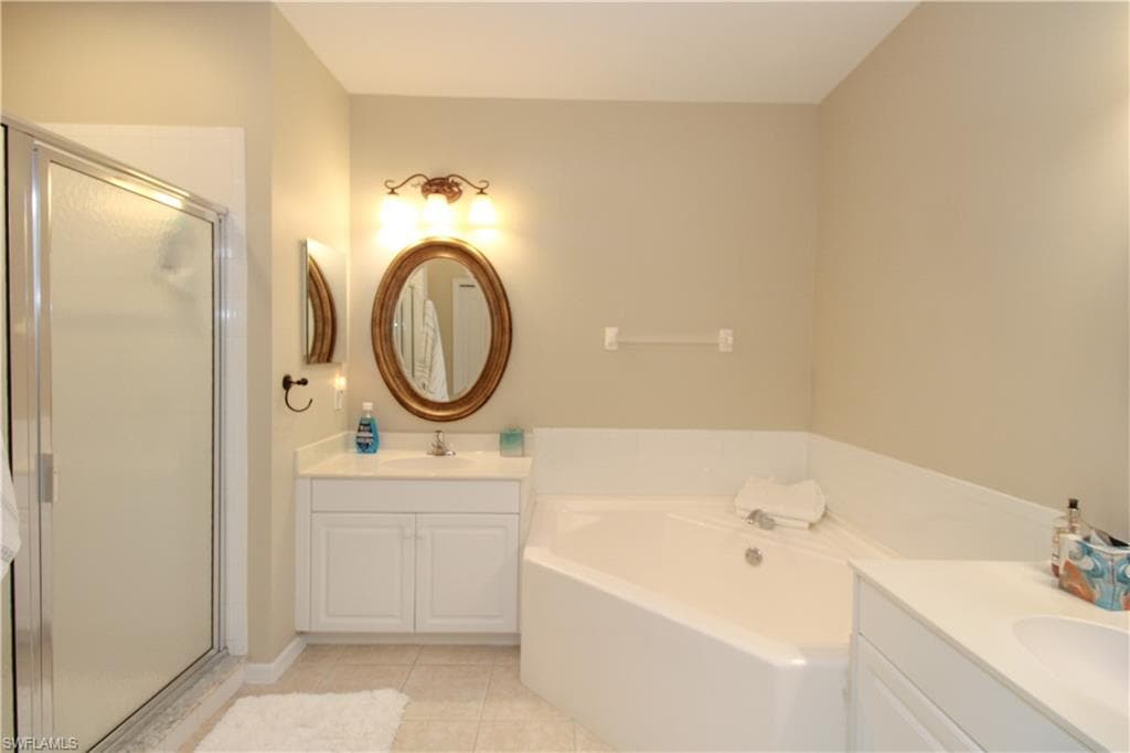 3435 Laurel Greens LN S # 201, NAPLES FL 34119-43