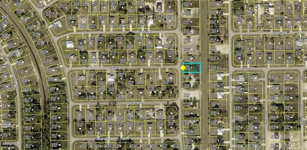 333 Ranier AVE, LEHIGH ACRES FL 33974-1