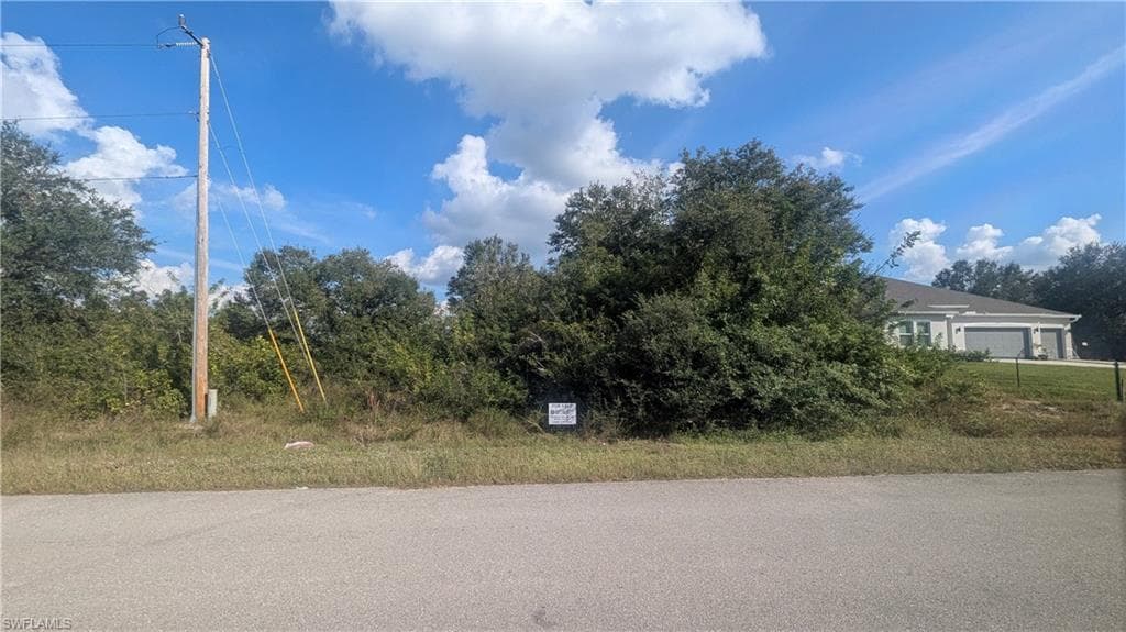 333 Ranier AVE, LEHIGH ACRES FL 33974-8
