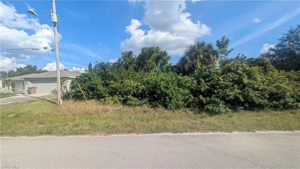 333 Ranier AVE, LEHIGH ACRES FL 33974-9