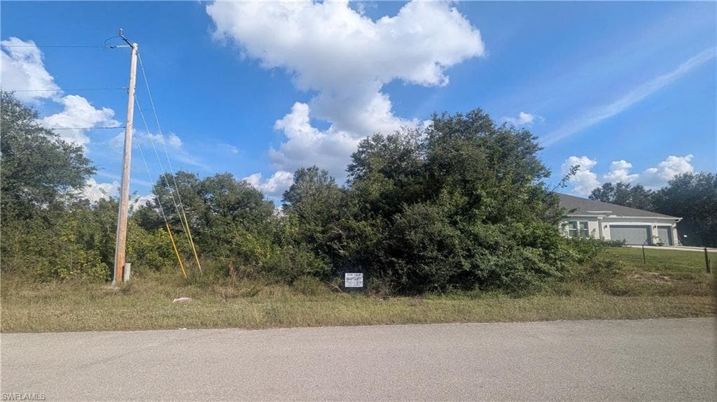 333 Ranier AVE, LEHIGH ACRES FL 33974-7