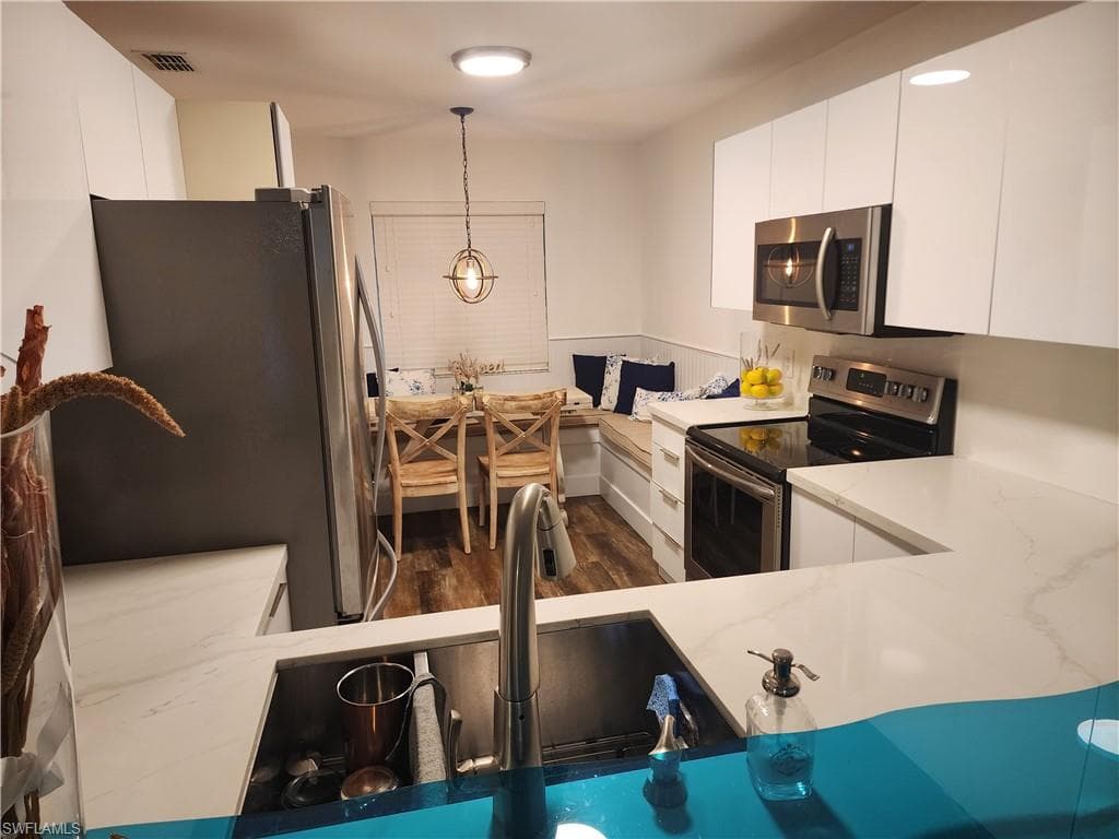 220 Timber Lake CIR # B204, NAPLES FL 34104-9