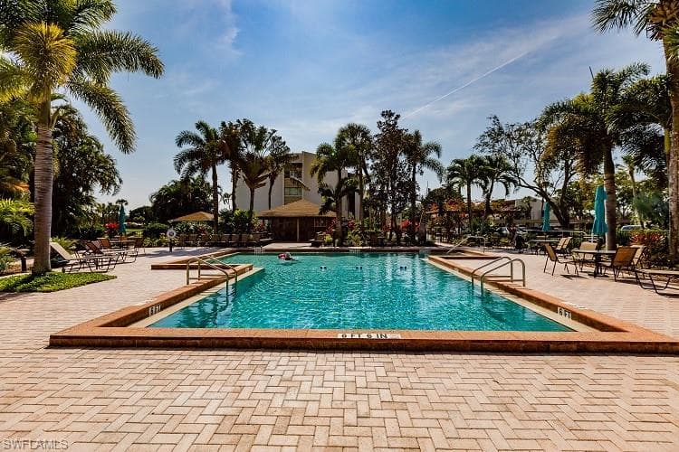 4585 Trawler CT # 302, FORT MYERS FL 33919-27