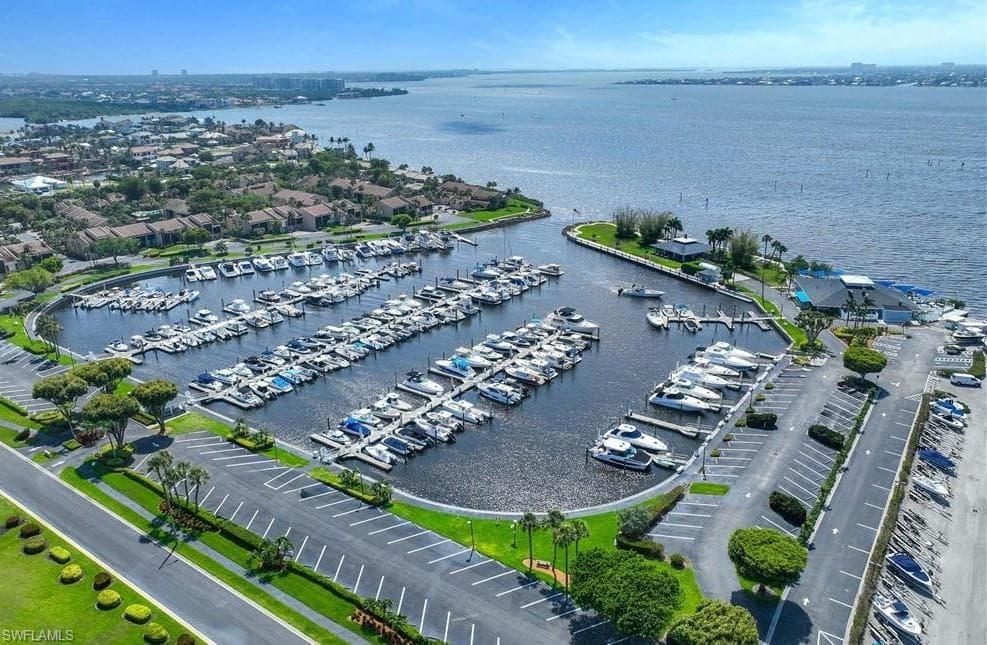 4585 Trawler CT # 302, FORT MYERS FL 33919-32