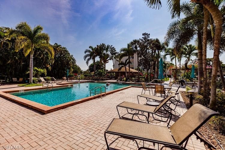 4585 Trawler CT # 302, FORT MYERS FL 33919-28