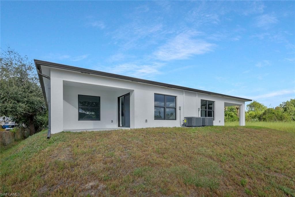 125/127 Holland ST, NORTH FORT MYERS FL 33917-22