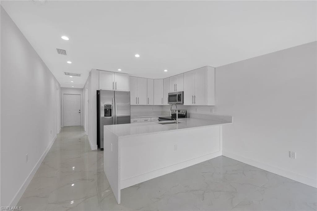 125/127 Holland ST, NORTH FORT MYERS FL 33917-6