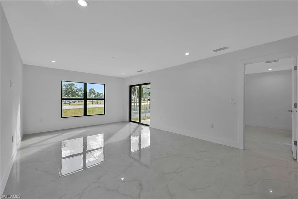 125/127 Holland ST, NORTH FORT MYERS FL 33917-2