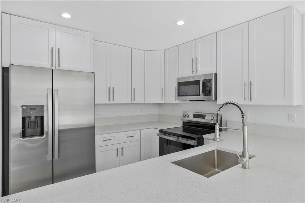 125/127 Holland ST, NORTH FORT MYERS FL 33917-9