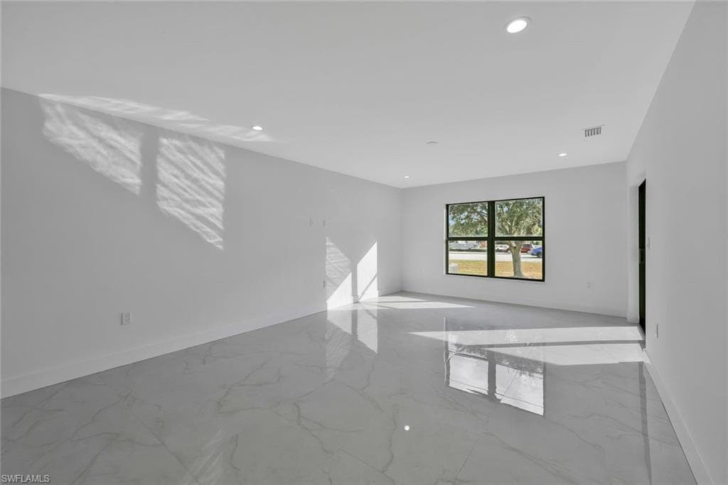 125/127 Holland ST, NORTH FORT MYERS FL 33917-18