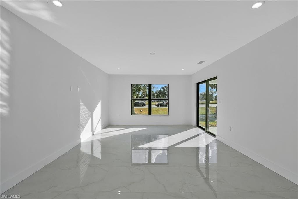 125/127 Holland ST, NORTH FORT MYERS FL 33917-3