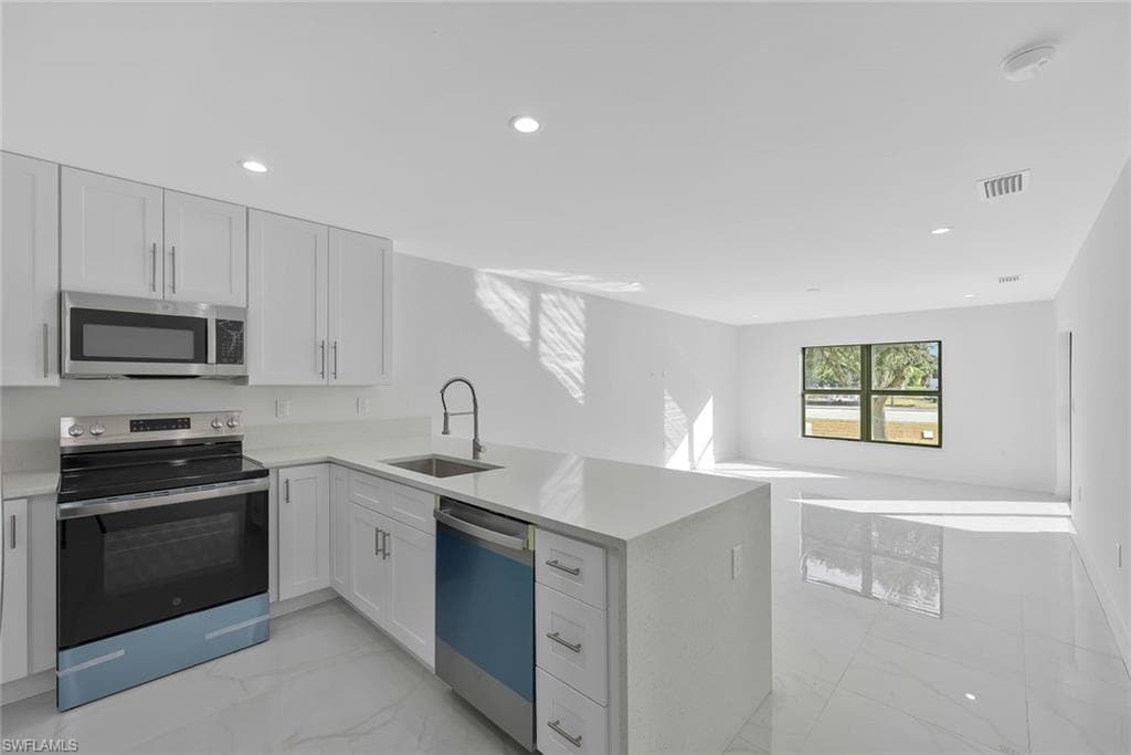 125/127 Holland ST, NORTH FORT MYERS FL 33917-7