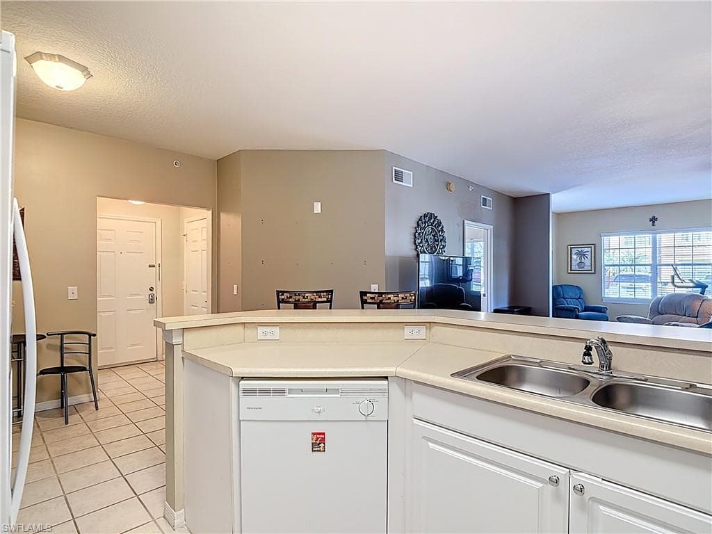 15630 Ocean Walk CIR # 102, FORT MYERS FL 33908-11