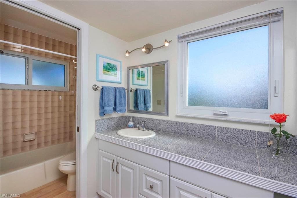 3284 Twin Lakes LN, SANIBEL FL 33957-31