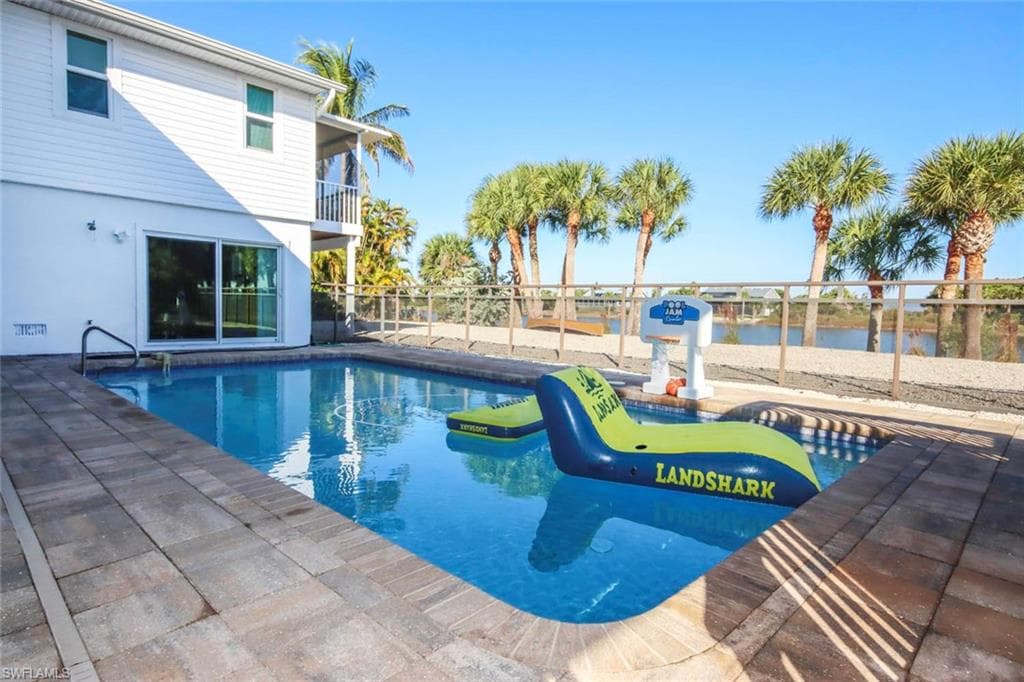 3284 Twin Lakes LN, SANIBEL FL 33957-18