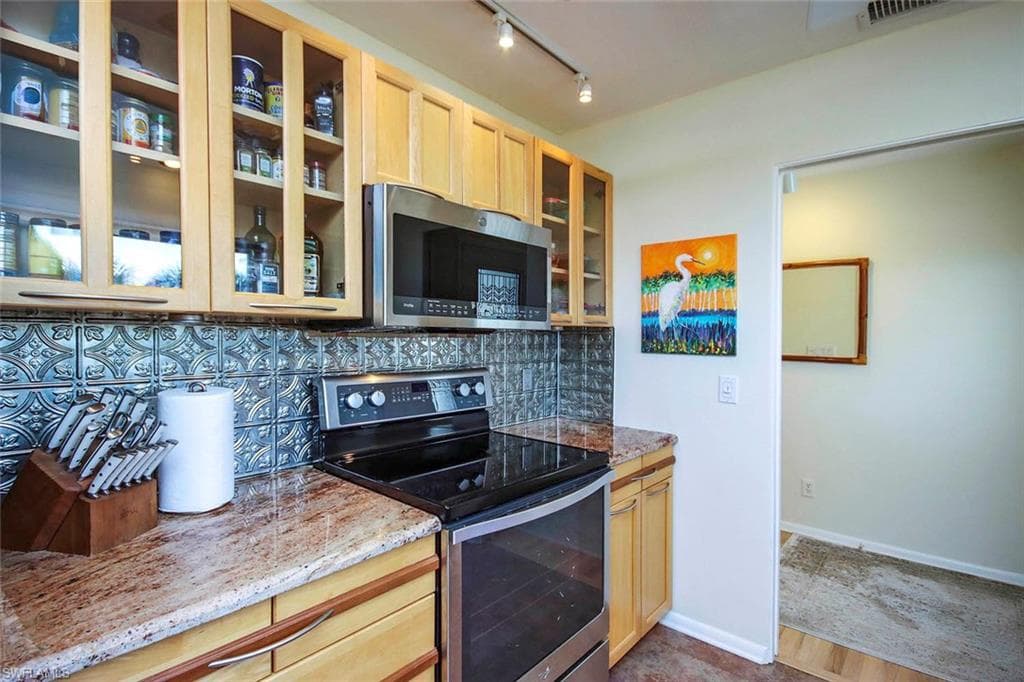 3284 Twin Lakes LN, SANIBEL FL 33957-3