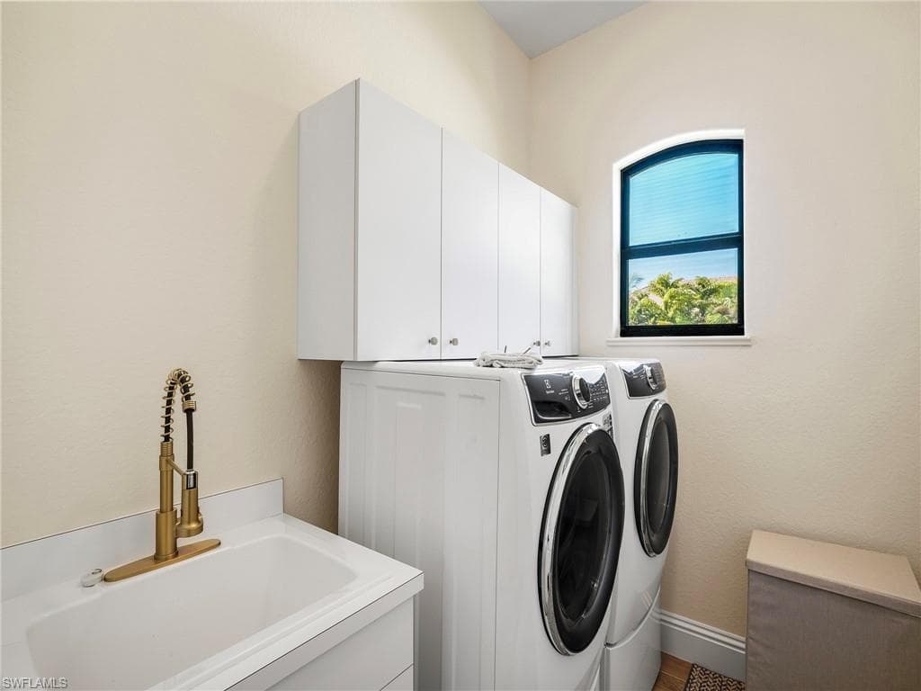 1970 Danford ST, NAPLES FL 34112-32