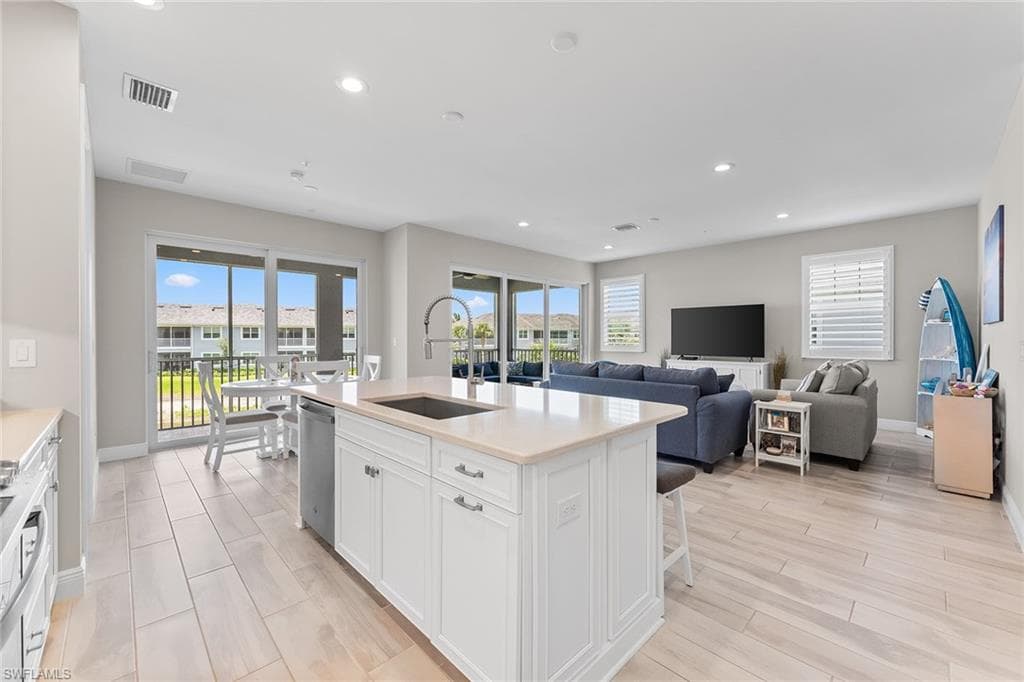 2609 Seychelles CIR # 1608, NAPLES FL 34112-11