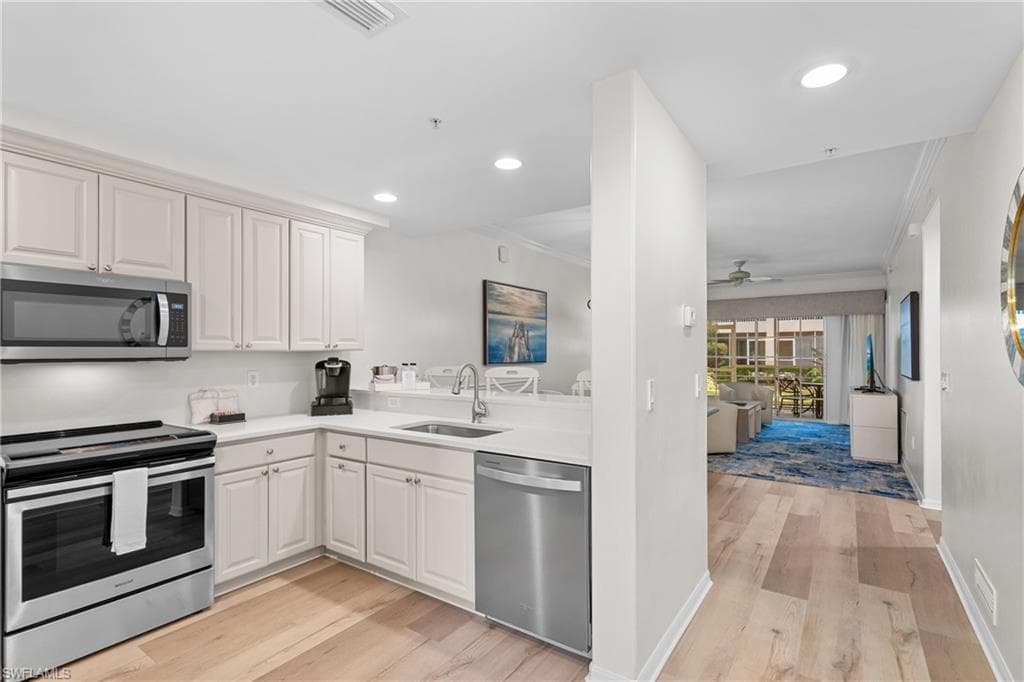 221 9th ST S # 113, NAPLES FL 34102-8