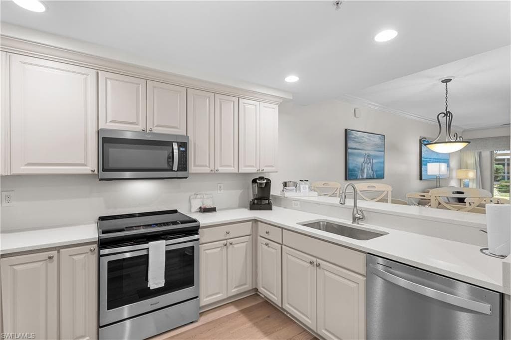 221 9th ST S # 113, NAPLES FL 34102-9