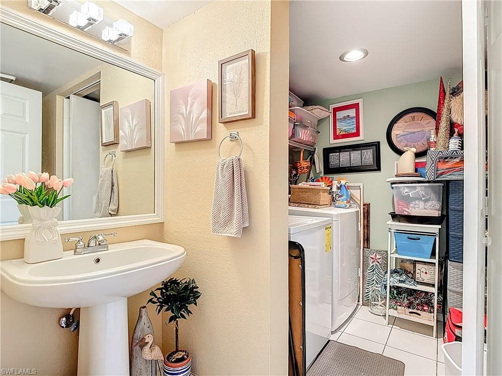 119 Lake Point LN # 5B, NAPLES FL 34112-21