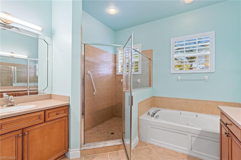 8429 Laurel Lakes BLVD, NAPLES FL 34119-22