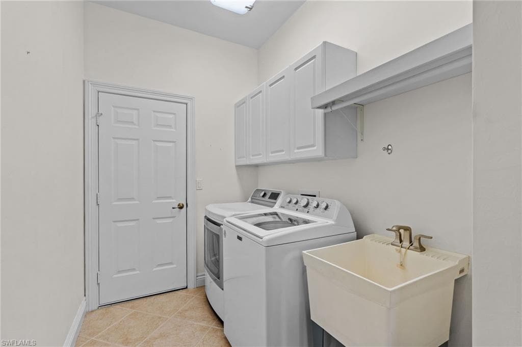 8429 Laurel Lakes BLVD, NAPLES FL 34119-18