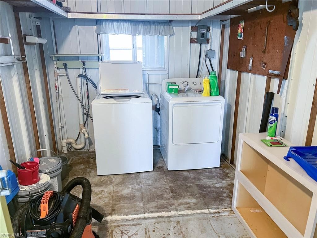 301 Dillard AVE, FORT MYERS FL 33908-25