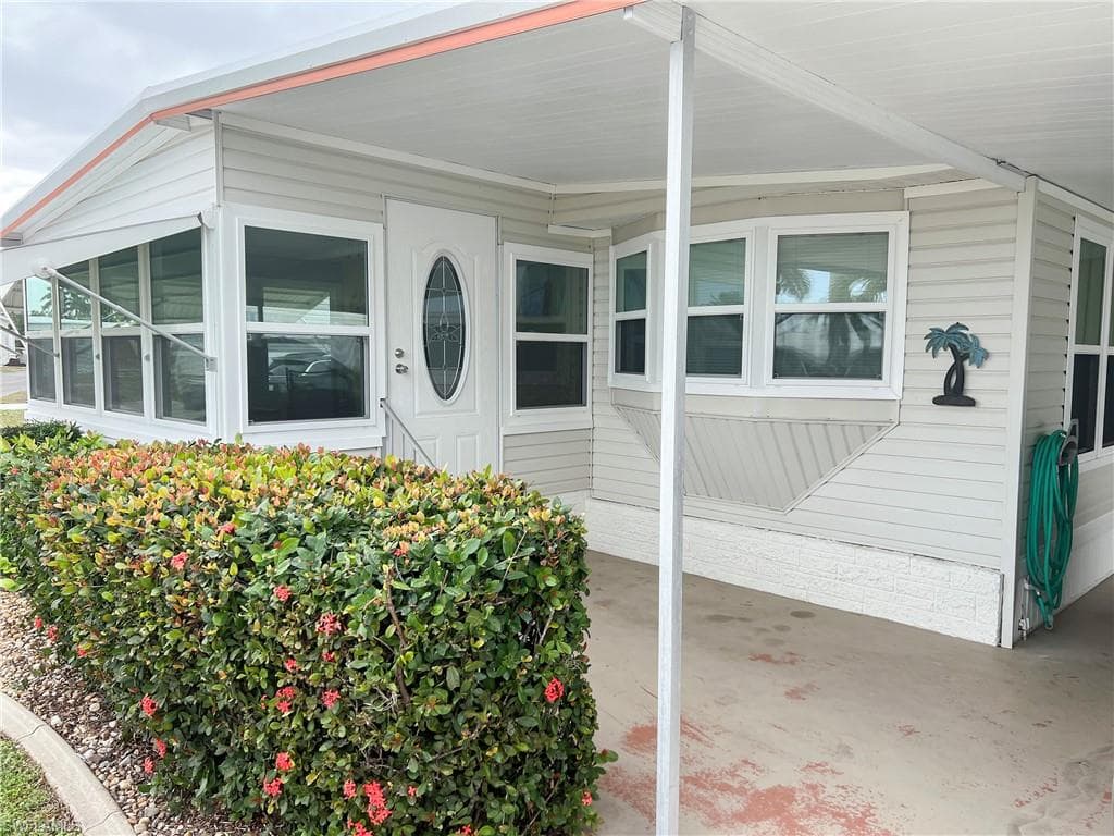 301 Dillard AVE, FORT MYERS FL 33908-24