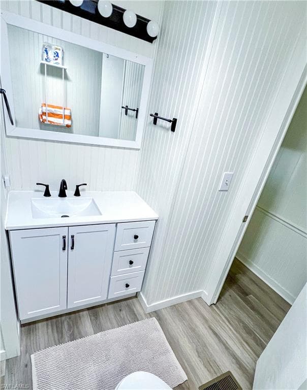 301 Dillard AVE, FORT MYERS FL 33908-18