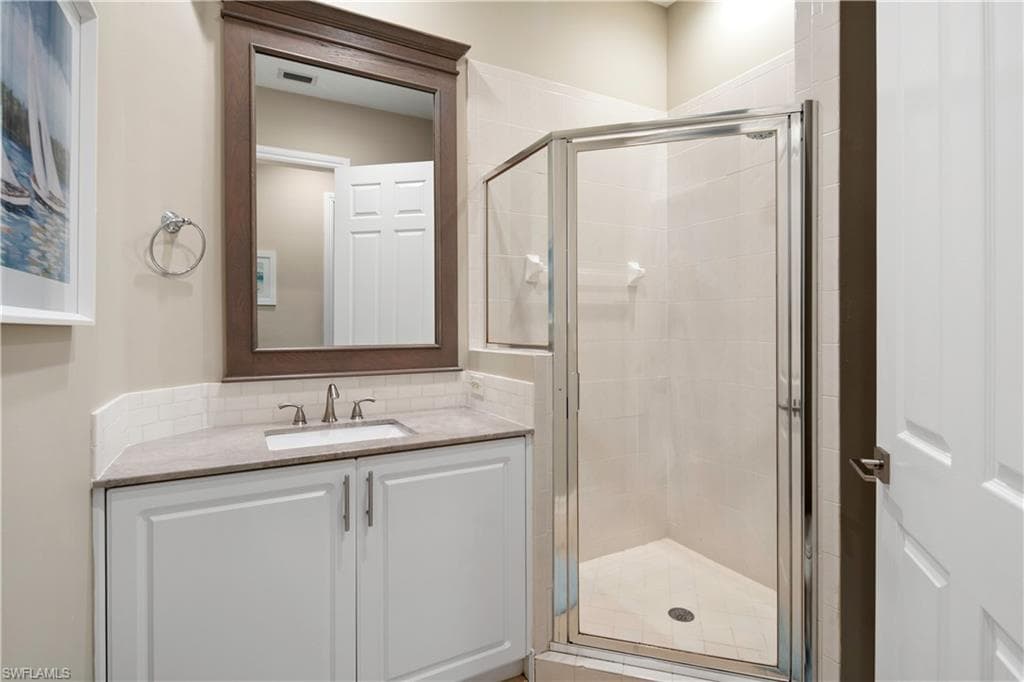 5025 Blauvelt WAY # 101, NAPLES FL 34105-15