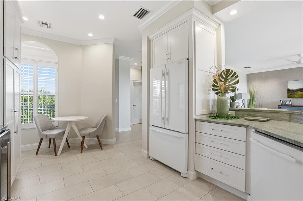 1600 Clermont DR # 302, NAPLES FL 34109-5